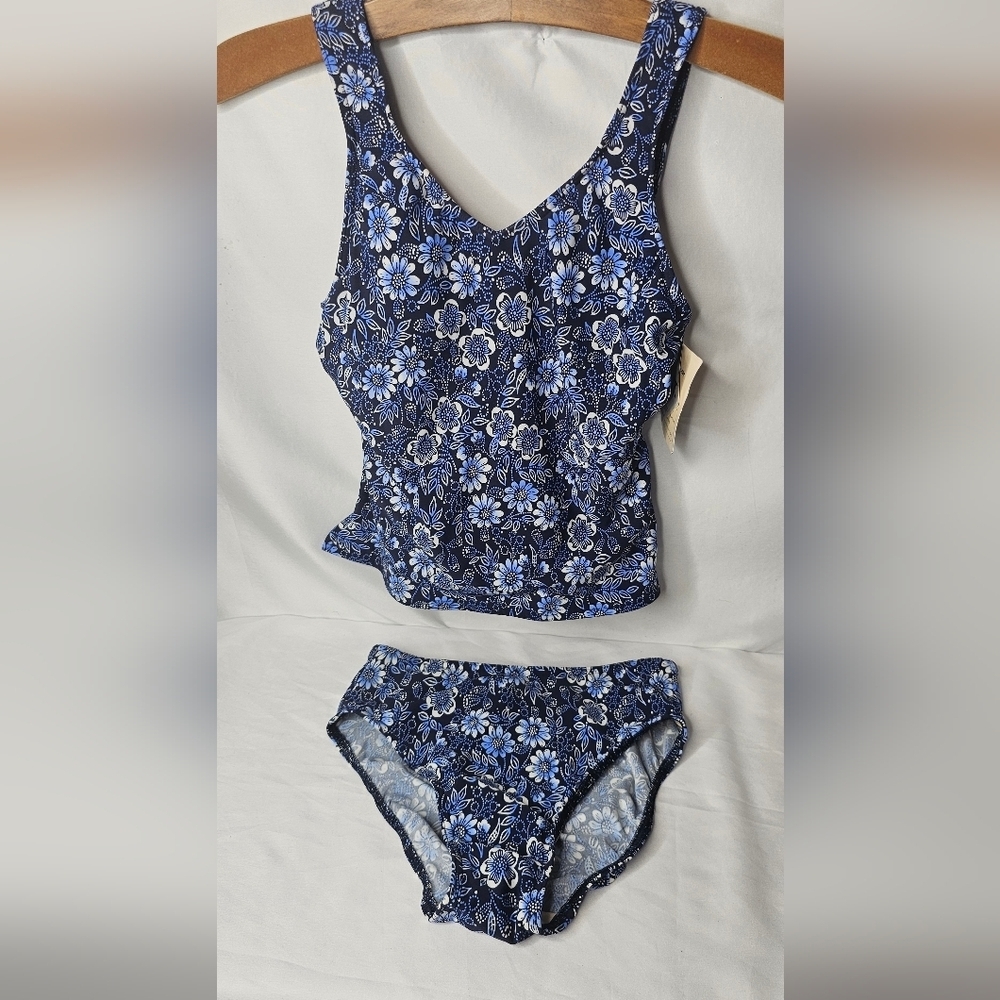 L L Bean 2 Piece Top Swim Bottom Swimsuit 4 Regular NWT Minimizing Hips & Waist